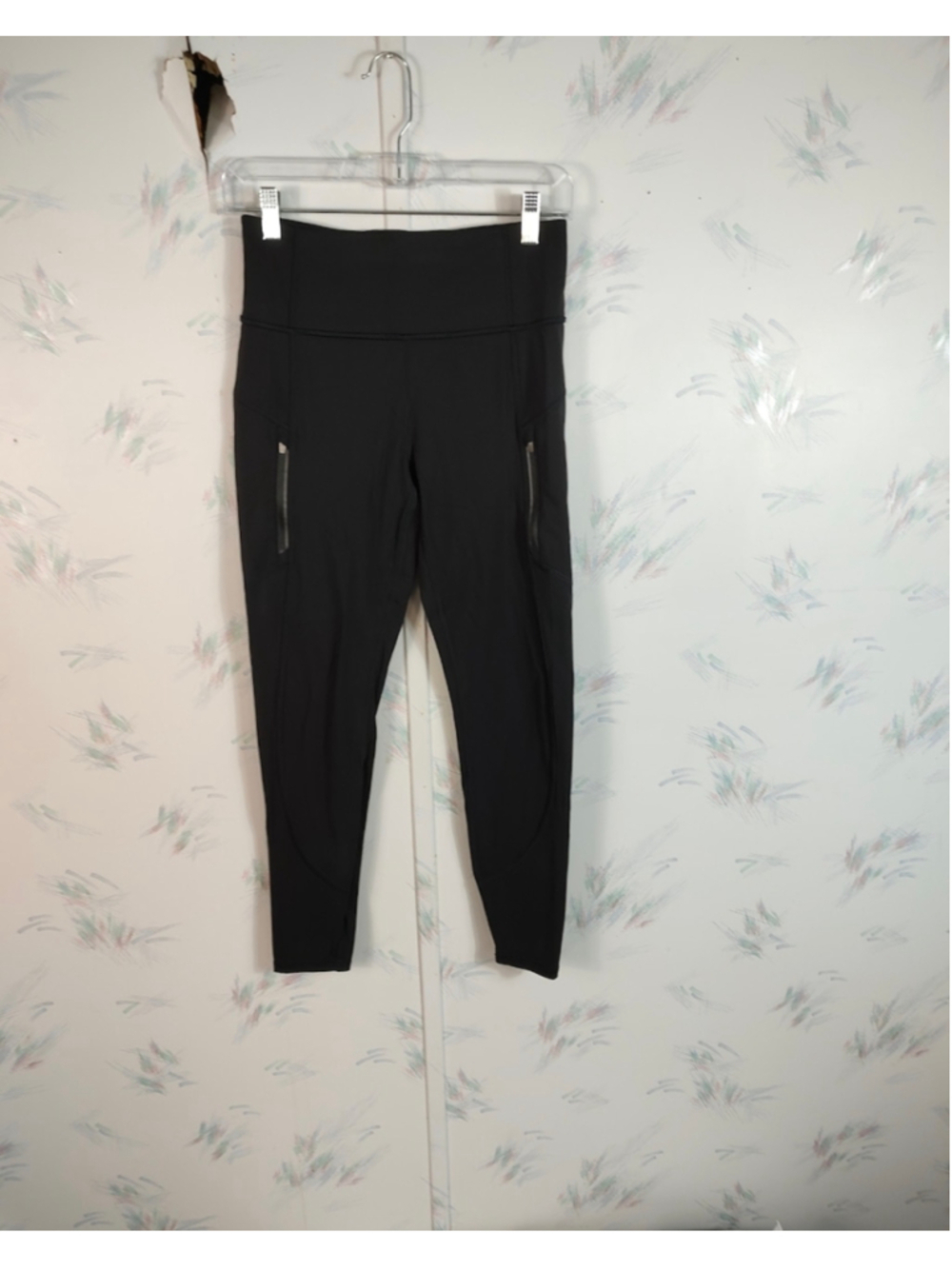 Women's Athleta Black Leggings with Zipper Pockets Rainer Tight Size Small